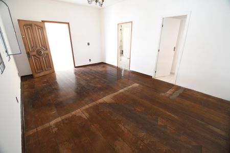 Casa à venda com 166m², 4 quartos e 3 vagasSala