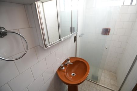 Casa à venda com 166m², 4 quartos e 3 vagasBanheiro 1