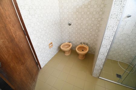 Casa à venda com 166m², 4 quartos e 3 vagasBanheiro 2