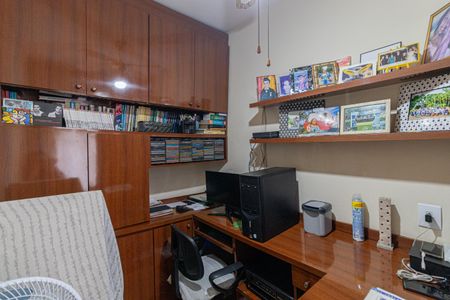 Casa à venda com 160m², 4 quartos e 1 vagaEscritório