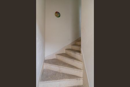 Casa à venda com 160m², 4 quartos e 1 vagaEscada de Acesso a Área Externa