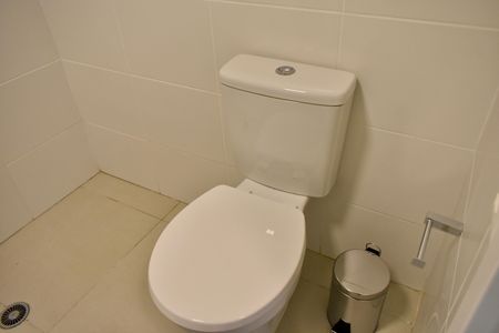 Studio para alugar com 27m², 0 quarto e sem vaga Studio para alugar com 27m², 0 quarto e sem vagaStudio Banheiro