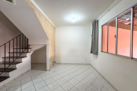 Casa de condomínio à venda com 112m², 3 quartos e 2 vagas Casa de condomínio à venda com 112m², 3 quartos e 2 vagasSala