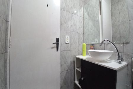 Apartamento à venda com 74m², 2 quartos e 1 vaga Apartamento à venda com 74m², 2 quartos e 1 vagaBanheiro