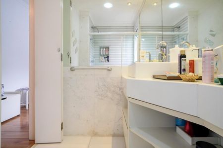 Apartamento à venda com 128m², 3 quartos e 2 vagasBanheiro da suíte