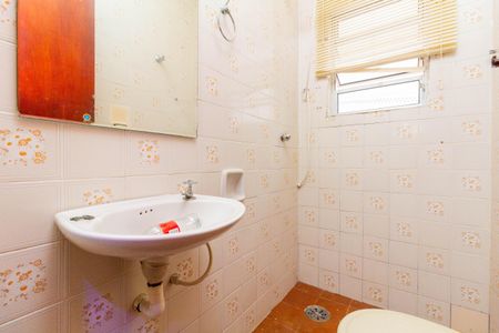 Casa à venda com 380m², 4 quartos e 4 vagas Casa à venda com 380m², 4 quartos e 4 vagasEdícula: Banheiro