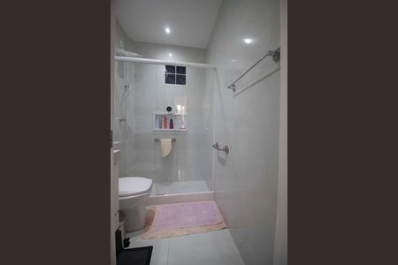 Apartamento à venda com 70m², 2 quartos e sem vaga Apartamento à venda com 70m², 2 quartos e sem vagaBanheiro social