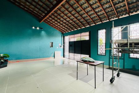 Casa à venda com 268m², 3 quartos e 3 vagas Casa à venda com 268m², 3 quartos e 3 vagasGaragem