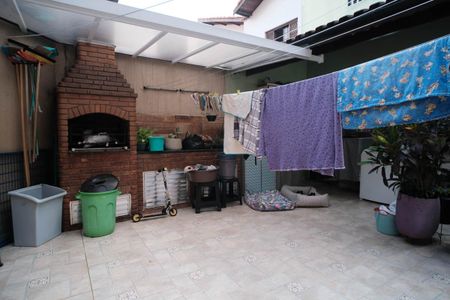 Casa à venda com 135m², 3 quartos e 2 vagasQuintal