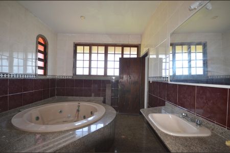 Casa para alugar com 210m², 3 quartos e 4 vagasBanheiro da Suíte 1