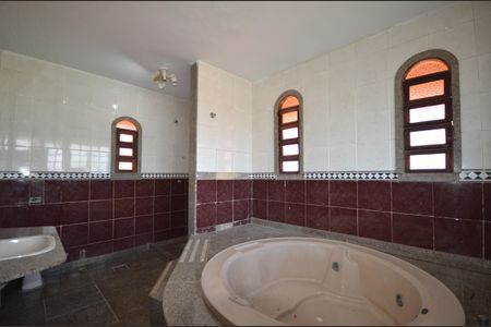 Casa para alugar com 210m², 3 quartos e 4 vagasBanheiro da Suíte 1