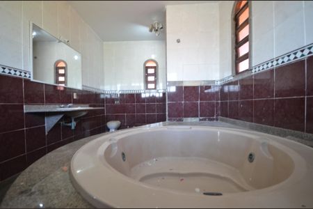 Casa para alugar com 210m², 3 quartos e 4 vagasBanheiro da Suíte 1