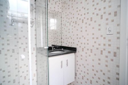 Casa de condomínio para alugar com 130m², 3 quartos e 3 vagasBanheiro 