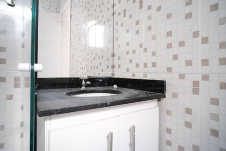 Casa de condomínio para alugar com 130m², 3 quartos e 3 vagasBanheiro 