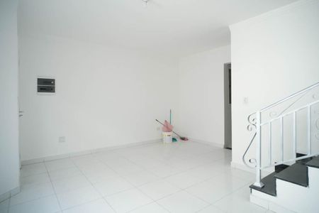 Casa de condomínio para alugar com 130m², 3 quartos e 3 vagasSala