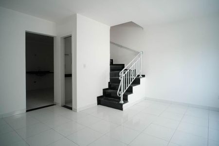 Casa de condomínio para alugar com 130m², 3 quartos e 3 vagasSala