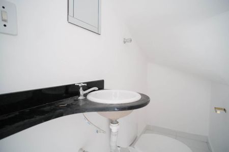 Casa de condomínio para alugar com 130m², 3 quartos e 3 vagasBanheiro 3