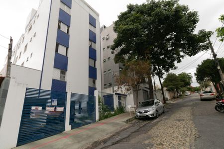 Apartamento à venda com 98m², 4 quartos e 2 vagas Apartamento à venda com 98m², 4 quartos e 2 vagasFachada