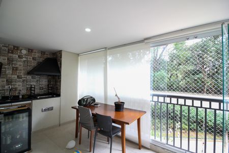 Apartamento à venda com 107m², 4 quartos e 2 vagas Apartamento à venda com 107m², 4 quartos e 2 vagasVaranda da Sala de Estar