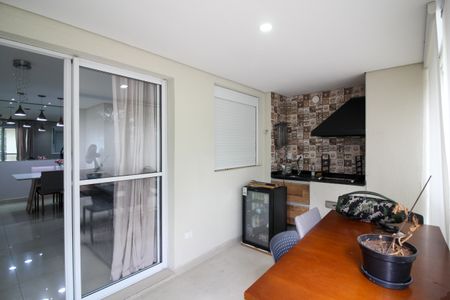 Apartamento à venda com 107m², 4 quartos e 2 vagas Apartamento à venda com 107m², 4 quartos e 2 vagasVaranda da Sala de Estar