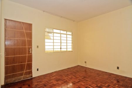 Casa à venda com 320m², 2 quartos e 1 vagaSala