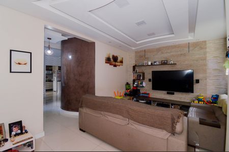 Casa à venda com 220m², 3 quartos e 3 vagas Casa à venda com 220m², 3 quartos e 3 vagasSala