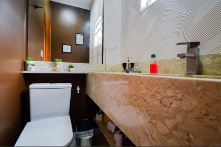 Casa à venda com 220m², 3 quartos e 3 vagas Casa à venda com 220m², 3 quartos e 3 vagasLavabo