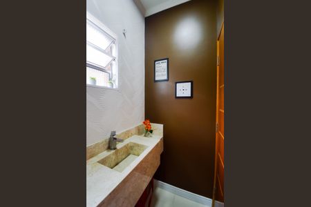 Casa à venda com 220m², 3 quartos e 3 vagas Casa à venda com 220m², 3 quartos e 3 vagasLavabo