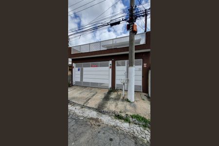 Casa à venda com 220m², 3 quartos e 3 vagas Casa à venda com 220m², 3 quartos e 3 vagasFachada