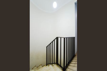 Casa à venda com 220m², 3 quartos e 3 vagas Casa à venda com 220m², 3 quartos e 3 vagasEscada