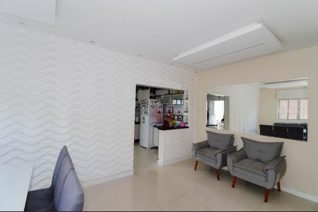 Casa à venda com 220m², 3 quartos e 3 vagas Casa à venda com 220m², 3 quartos e 3 vagasSala de Jantar