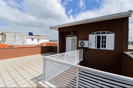 Casa à venda com 220m², 3 quartos e 3 vagas Casa à venda com 220m², 3 quartos e 3 vagasVaranda da Suíte