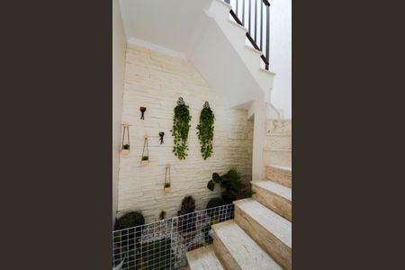 Casa à venda com 220m², 3 quartos e 3 vagas Casa à venda com 220m², 3 quartos e 3 vagasEscada