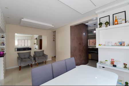 Casa à venda com 220m², 3 quartos e 3 vagas Casa à venda com 220m², 3 quartos e 3 vagasSala de Jantar