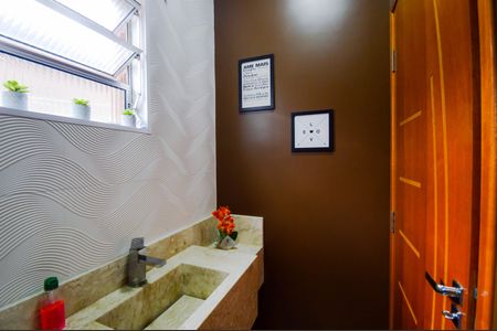 Casa à venda com 220m², 3 quartos e 3 vagas Casa à venda com 220m², 3 quartos e 3 vagasLavabo