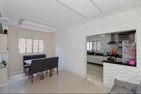 Casa à venda com 220m², 3 quartos e 3 vagas Casa à venda com 220m², 3 quartos e 3 vagasSala de Jantar