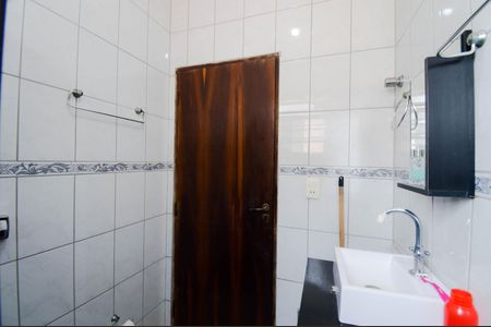 Casa à venda com 220m², 3 quartos e 3 vagas Casa à venda com 220m², 3 quartos e 3 vagasBanheiro Social