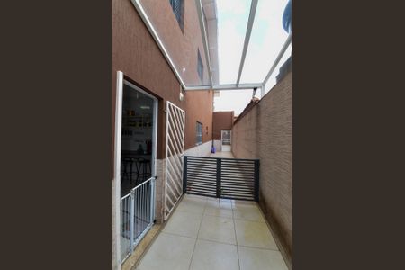 Casa à venda com 220m², 3 quartos e 3 vagas Casa à venda com 220m², 3 quartos e 3 vagasCorredor Lateral