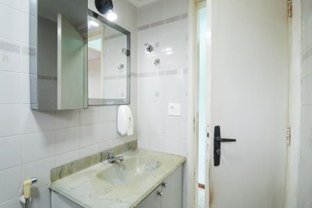 Apartamento à venda com 72m², 2 quartos e 2 vagasBanheiro Social