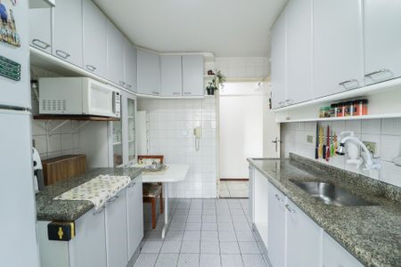 Apartamento à venda com 72m², 2 quartos e 2 vagasCozinha