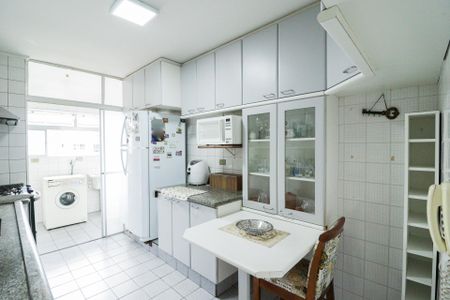 Apartamento à venda com 72m², 2 quartos e 2 vagasCozinha