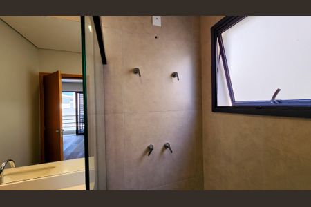 Casa de condomínio à venda com 250m², 3 quartos e 4 vagasBanheiro Quarto 3 - Suíte