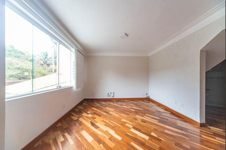 Casa à venda com 170m², 3 quartos e 3 vagasSala