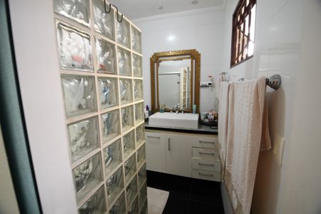 Casa à venda com 282m², 4 quartos e 2 vagasBanheiro da Suíte