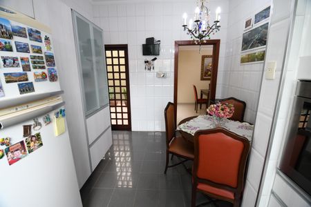 Casa à venda com 282m², 4 quartos e 2 vagasCozinha