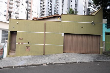 Casa à venda com 282m², 4 quartos e 2 vagasFachada