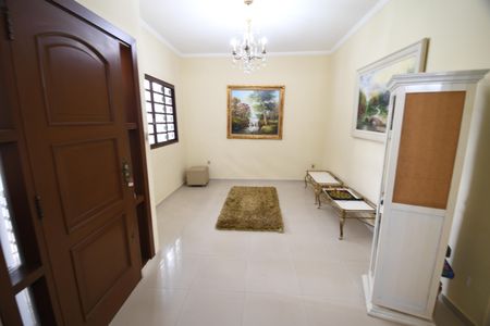 Casa à venda com 282m², 4 quartos e 2 vagasSala