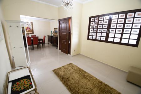 Casa à venda com 282m², 4 quartos e 2 vagasSala