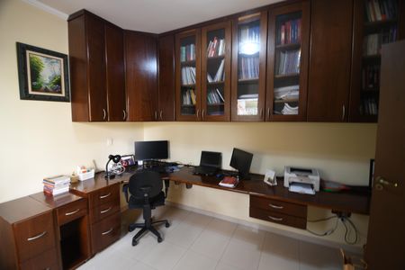 Casa à venda com 282m², 4 quartos e 2 vagasQuarto 3