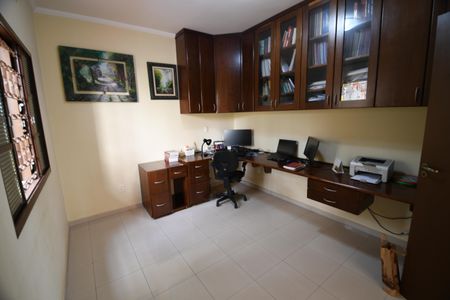 Casa à venda com 282m², 4 quartos e 2 vagasQuarto 3